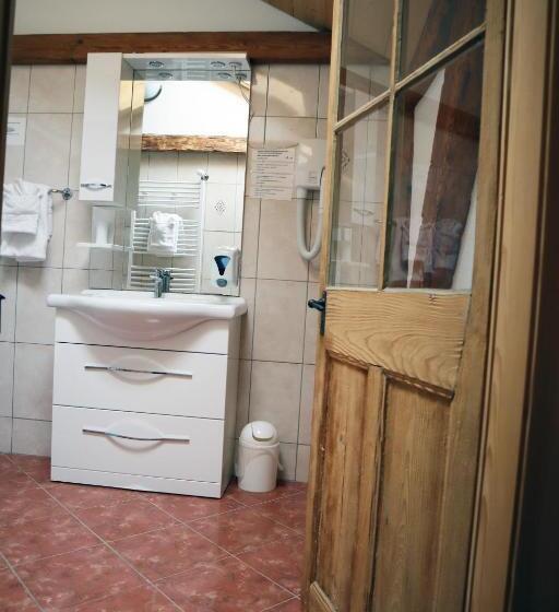 غرفة إقتصادية ثلاثية, Gruyère Rooms