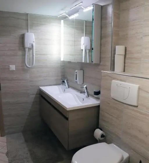 スーペリアトリプルルーム, Gruyère Rooms