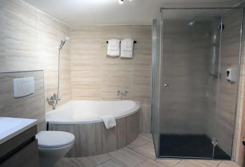 スーペリアトリプルルーム, Gruyère Rooms