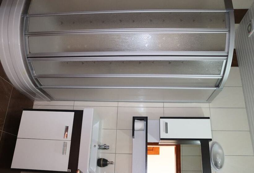 غرفة قياسية ثلاثية, Plaj