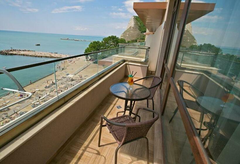 Люкс с Балконом, Royal Grand Hotel And Spa   All Inclusive And Free Beach Accsess