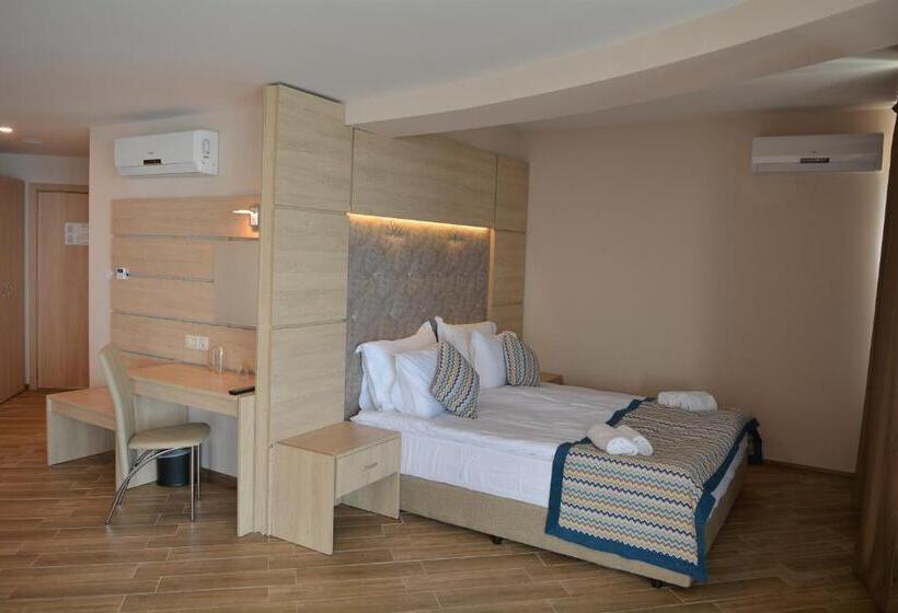 Люкс с Балконом, Royal Grand Hotel And Spa All Inclusive And Free Beach Accsess