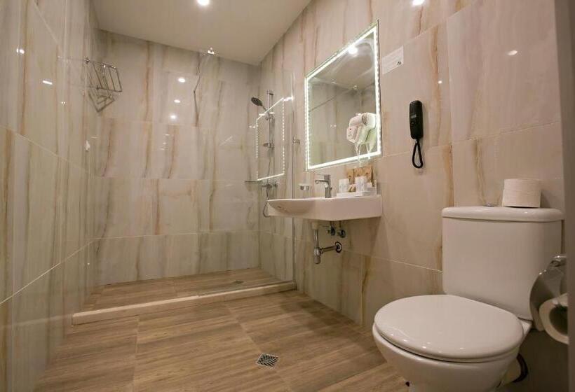 Люкс с Балконом, Royal Grand Hotel And Spa   All Inclusive And Free Beach Accsess