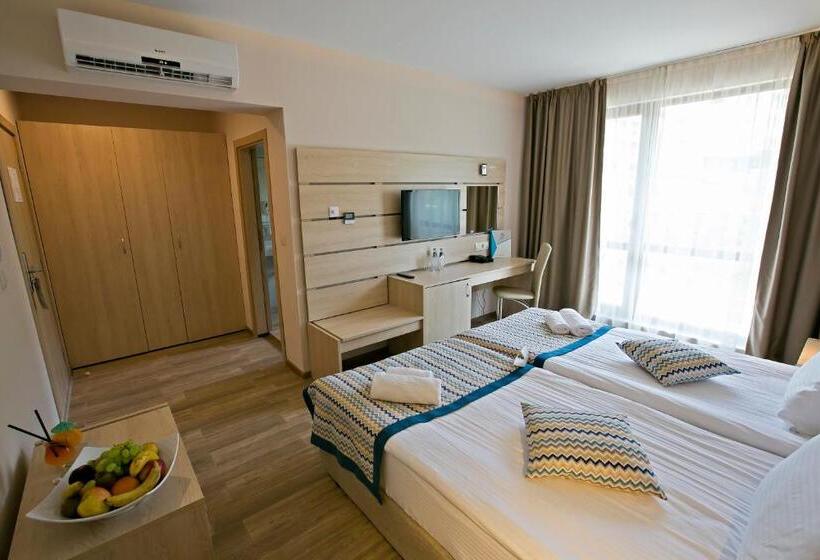 Номер Deluxe Вид на Парк, Royal Grand Hotel And Spa   All Inclusive And Free Beach Accsess