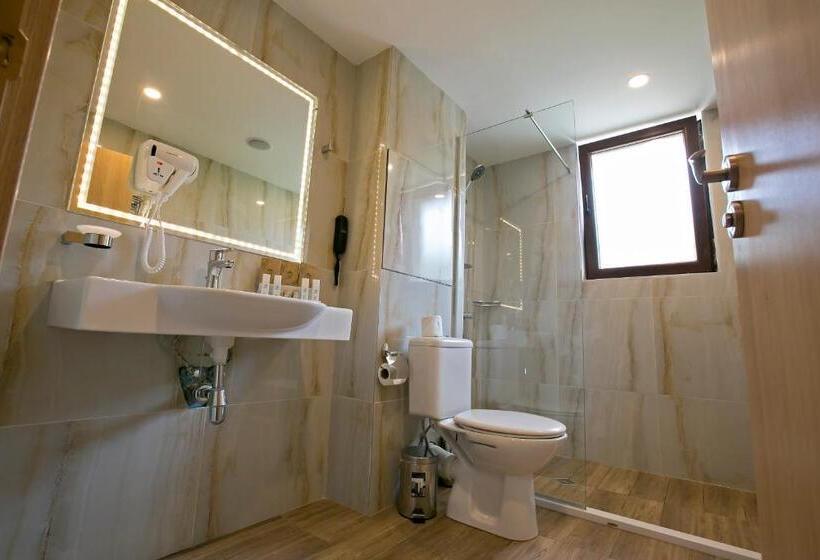 Номер Deluxe Вид на Море Боковой, Royal Grand Hotel And Spa   All Inclusive And Free Beach Accsess