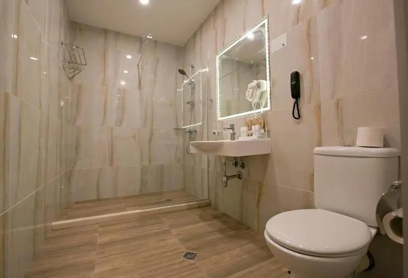 片側に海が見えるデラックスルーム, Royal Grand Hotel And Spa   All Inclusive And Free Beach Accsess