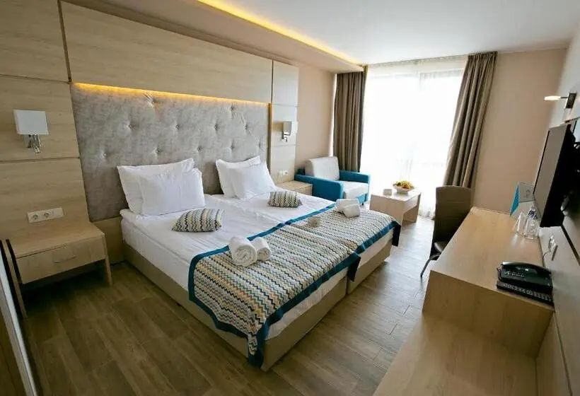 片側に海が見えるデラックスルーム, Royal Grand Hotel And Spa   All Inclusive And Free Beach Accsess