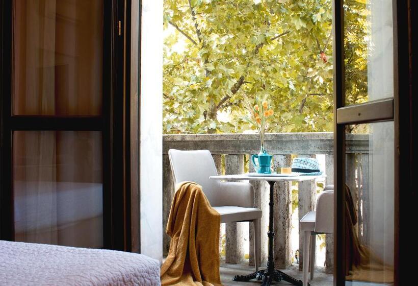 חדר סטנדרט לשלושה עם מרפסת, Accanto Al Centro B&b