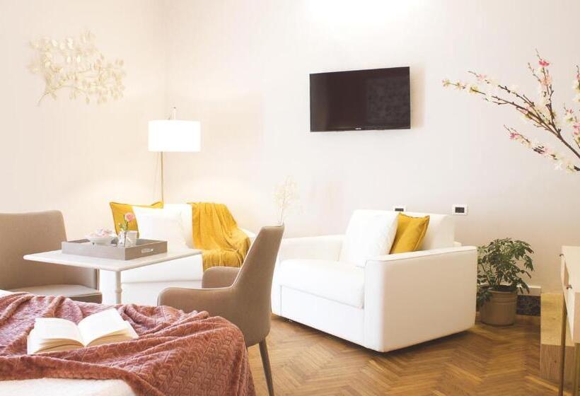 חדר סטנדרט לשלושה עם מרפסת, Accanto Al Centro B&b