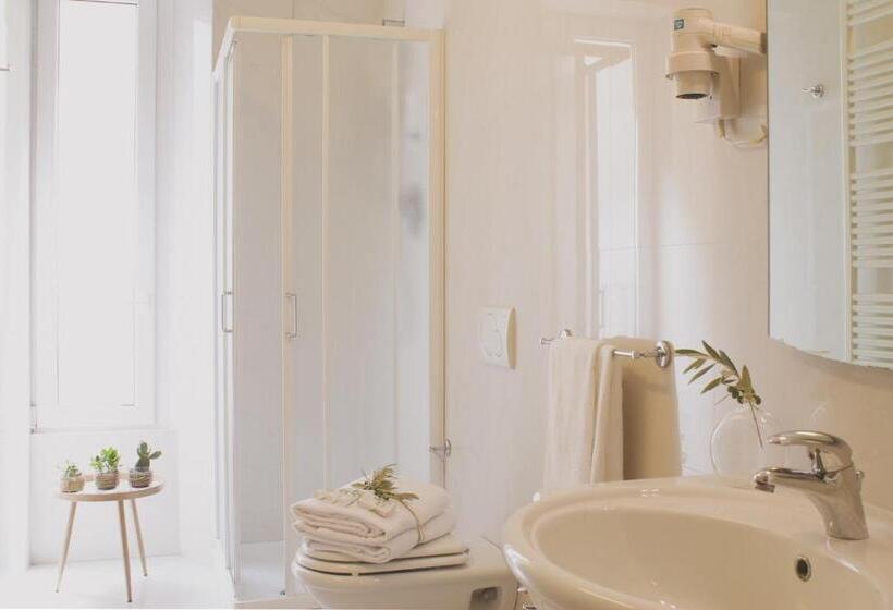 Quarto Triplo Estandar com Sacada, Accanto Al Centro B&b