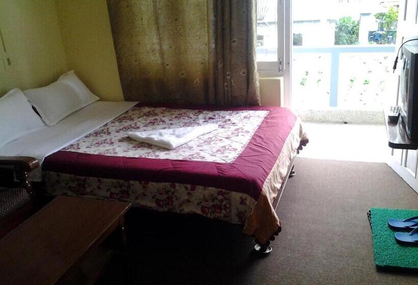 اتاق استاندارد با بالکن, New United