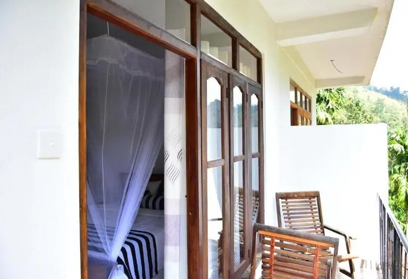 اتاق استاندارد سه تخته با بالکن, River Splendour Home Stay