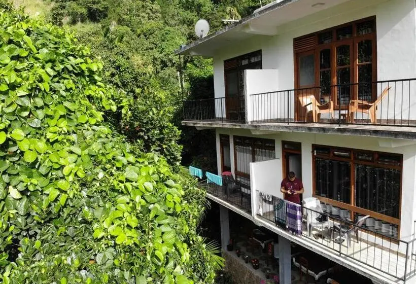 اتاق استاندارد سه تخته با بالکن, River Splendour Home Stay
