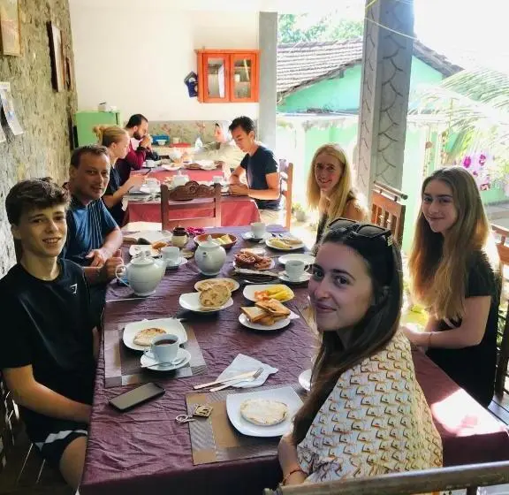 اتاق استاندارد سه تخته با بالکن, River Splendour Home Stay