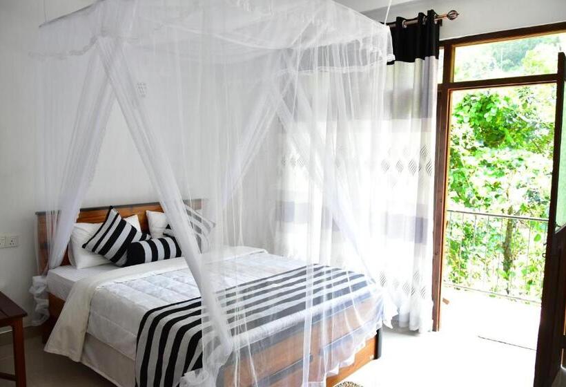Трехместный Номер Стандарт с Балконом, River Splendour Home Stay