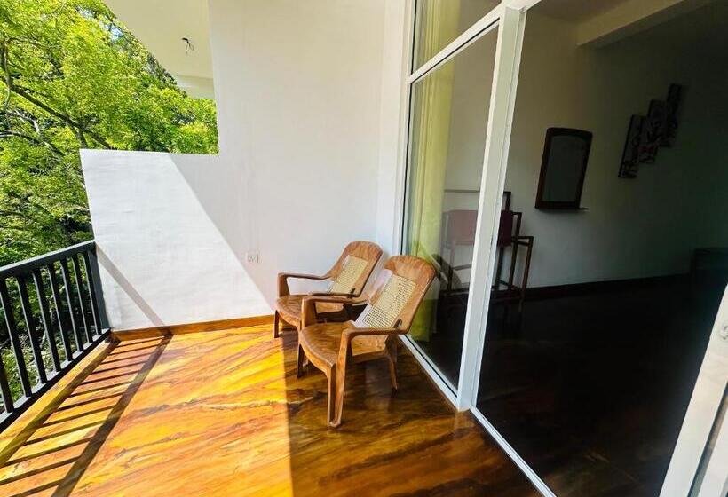 バルコニー付きデラックスルーム, River Splendour Home Stay