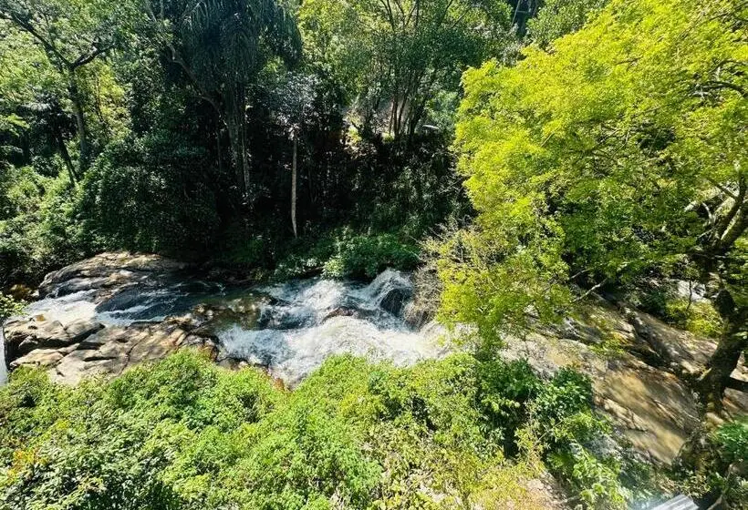 اتاق لوکس با بالکن, River Splendour Home Stay