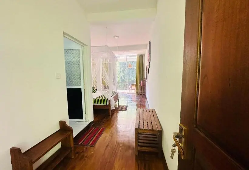 اتاق لوکس با بالکن, River Splendour Home Stay