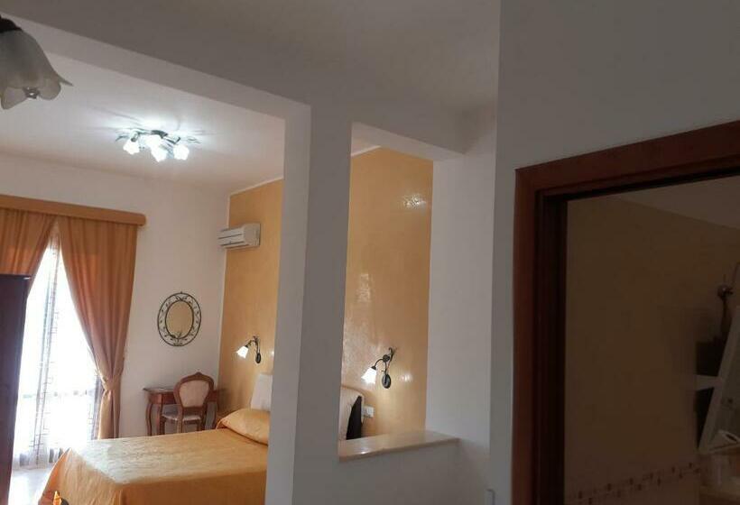 غرفة قياسية رباعية, H  Rooms La Darsena