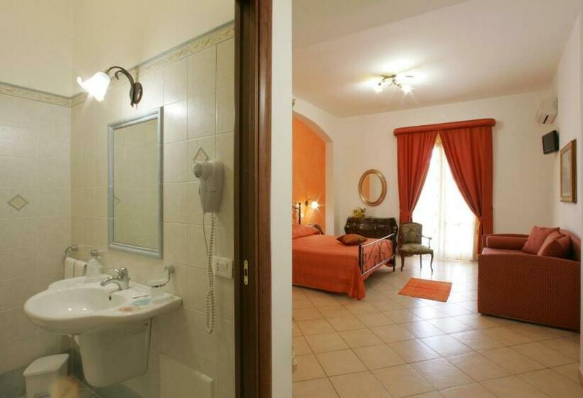 غرفة قياسية رباعية, H  Rooms La Darsena