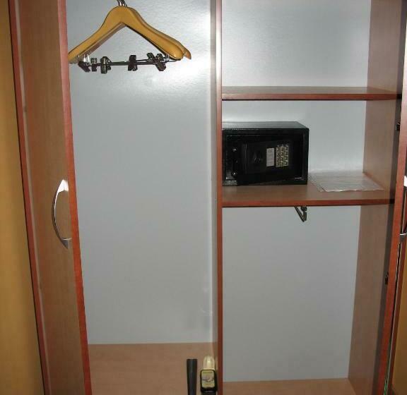 غرفة عائلية, Premier Club