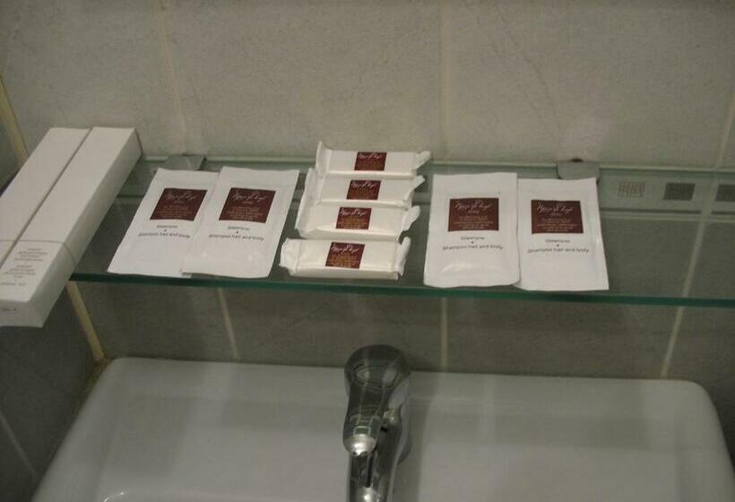 غرفة عائلية, Premier Club