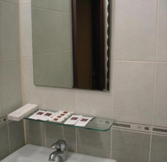 غرفة عائلية, Premier Club