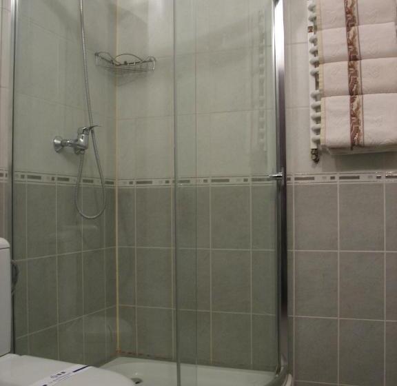 غرفة عائلية, Premier Club