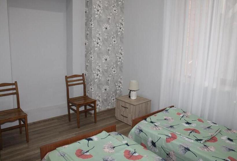 اتاق استاندارد با سرویس بهداشتی مشترک, Guest House Lviv грузия
