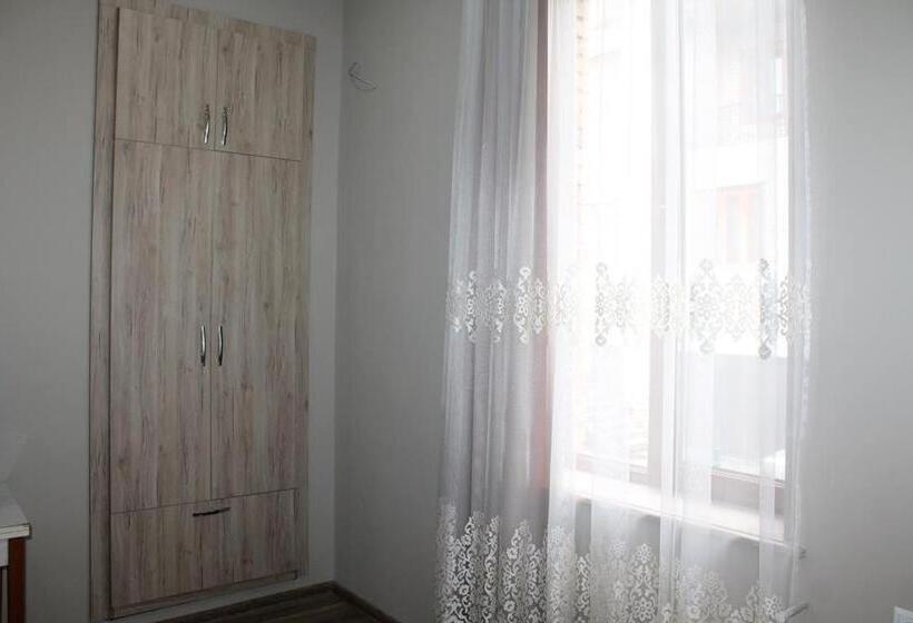 اتاق استاندارد با سرویس بهداشتی مشترک, Guest House Lviv грузия
