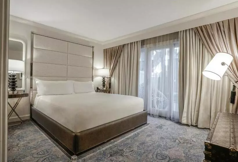 سوییت سوپریور, Amarano Burbankhollywood