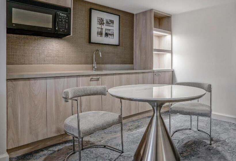 جناح سوبيريور, Amarano Burbankhollywood