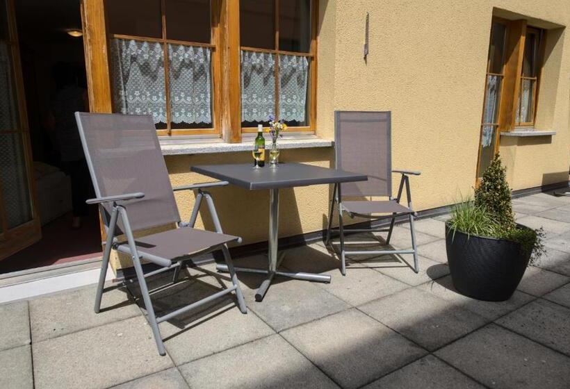 חדר סטנדרט לשלושה, Beau Séjour