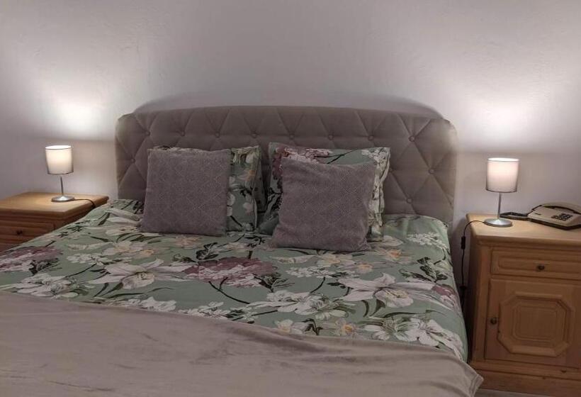 חדר סטנדרט לשלושה, Beau Séjour