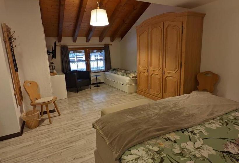 חדר סטנדרט לשלושה, Beau Séjour