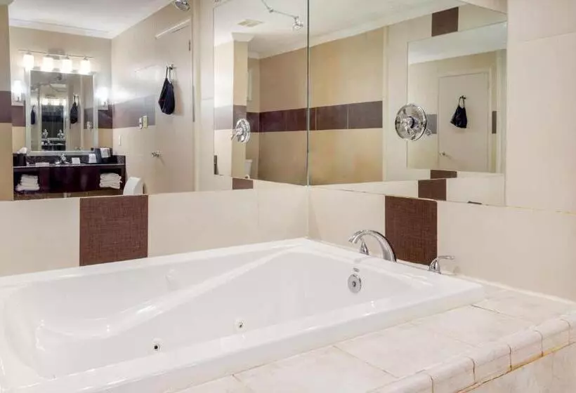 キングサイズベッドのデラックスルーム, Best Western Plus Poconos