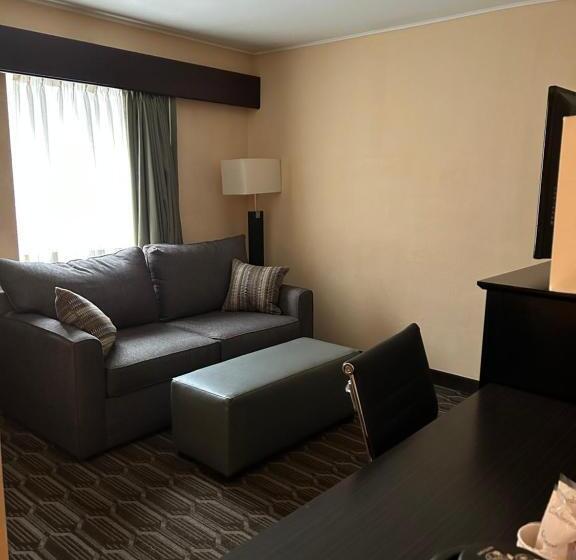 带大床的套房, Best Western Plus Poconos