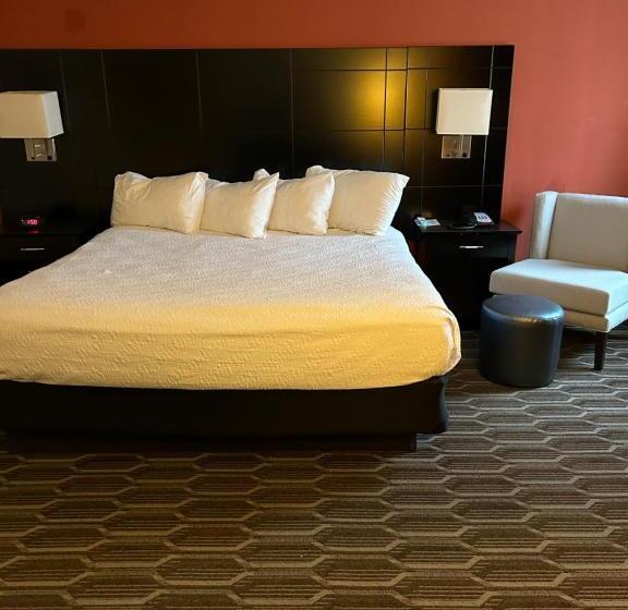 带大床的套房, Best Western Plus Poconos