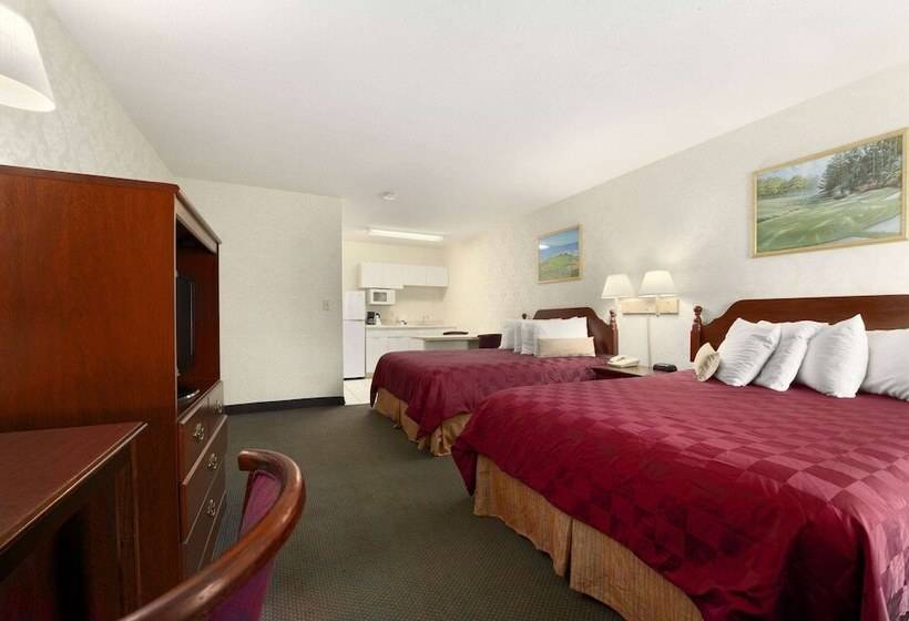 带2个双人床的标准工作室, Days Inn By Wyndham Augusta / Fort Eisenhower