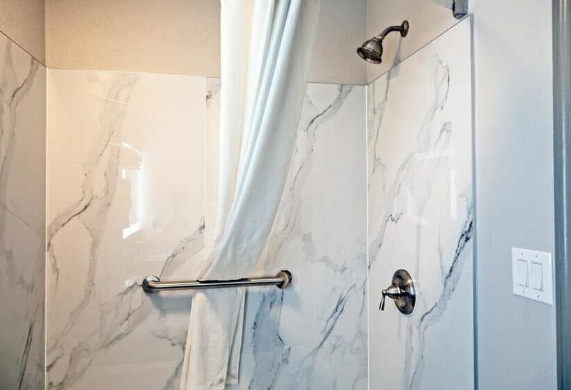 带2个双人床的标准工作室, Days Inn By Wyndham Augusta / Fort Eisenhower