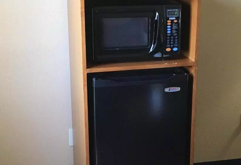 キングサイズベッドのスタンダードルーム, Days Inn By Wyndham Phenix City Near Fort Moore