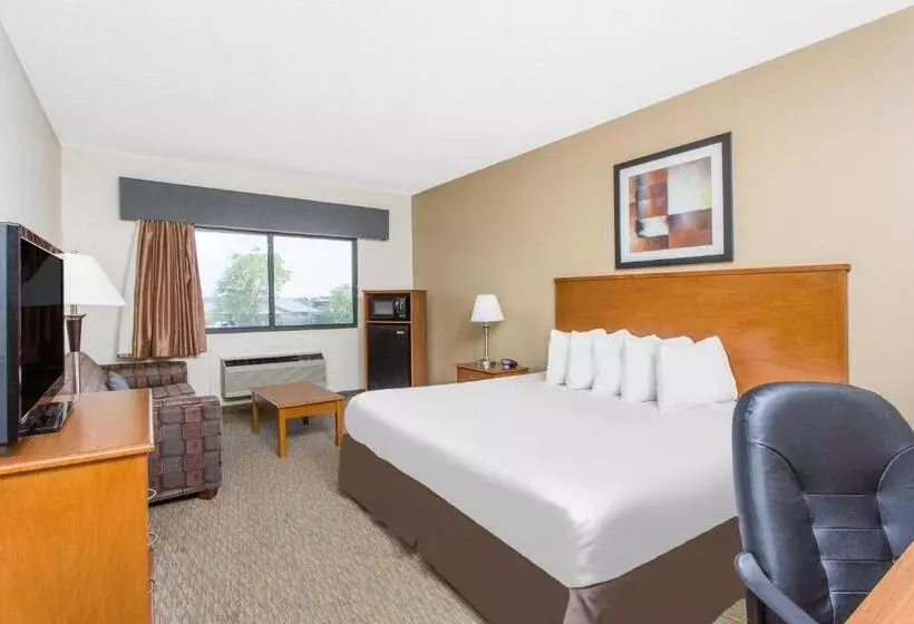 身障者適用キングサイズベッドルーム, Days Inn By Wyndham Phenix City Near Fort Moore
