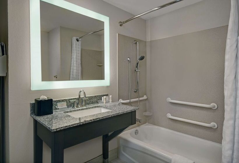 جناح لذوى الاحتياجات الخاصة, Homewood Suites By Hilton Eatontown