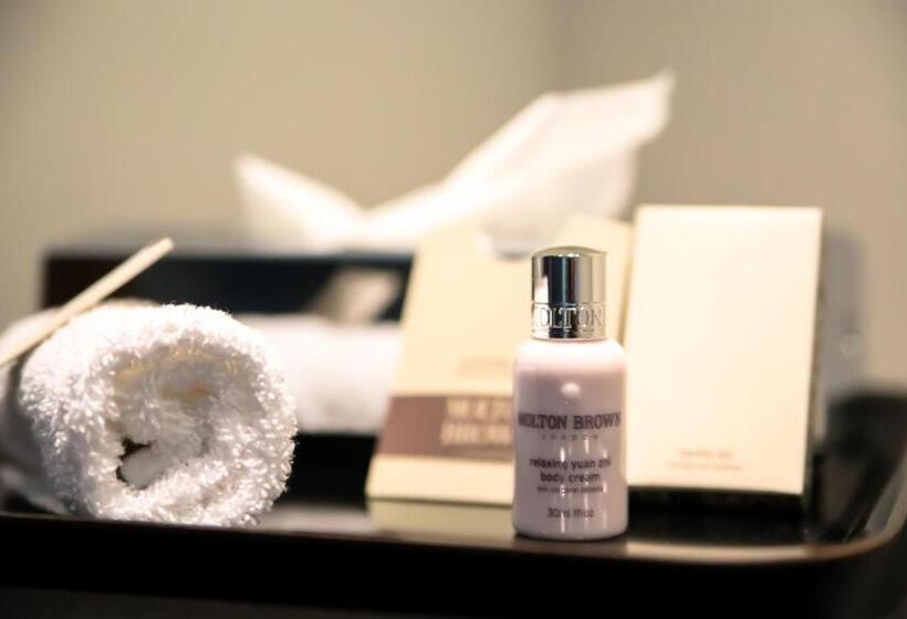 סוויטת ג'וניור, Marina Lachen