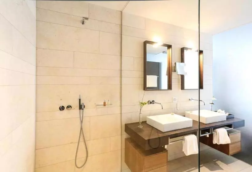 Suite, Marina Lachen