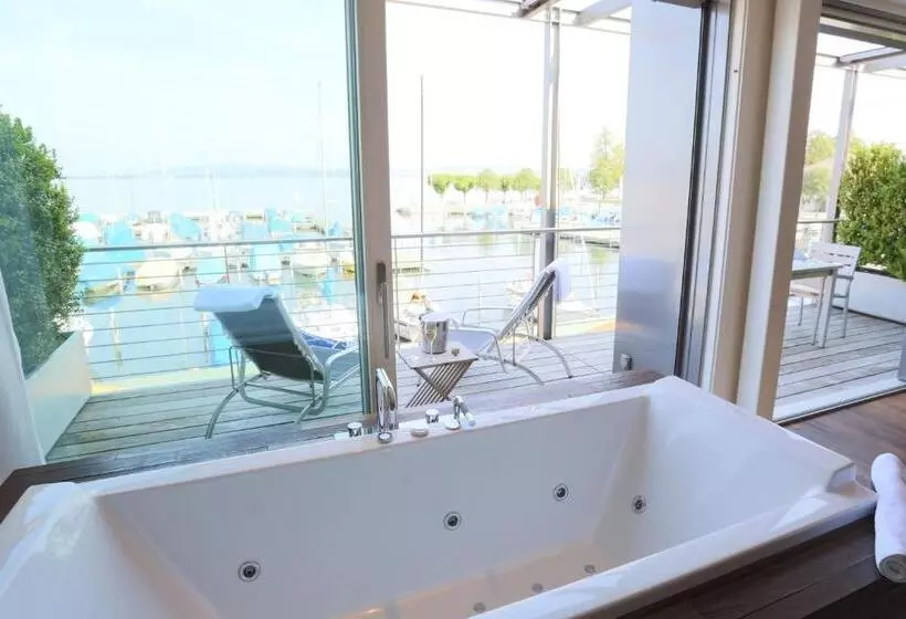 Suite, Marina Lachen