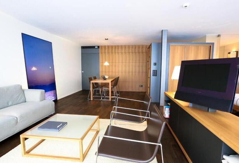 סוויטה, Marina Lachen