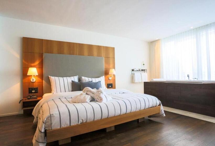 סוויטה, Marina Lachen