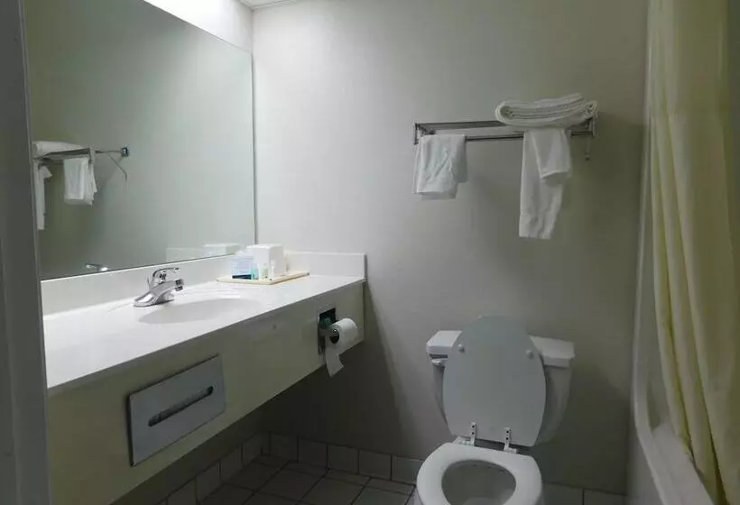 ２ダブルベッドのスタンダードルーム, Quality Inn & Suites Thomasville