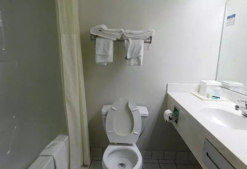 ２ダブルベッドのスタンダードルーム, Quality Inn & Suites Thomasville